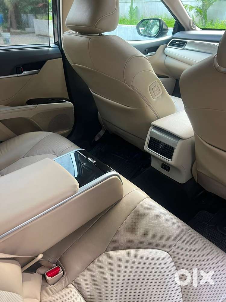 Toyota Camry 2020 Hybrid Well Maintained