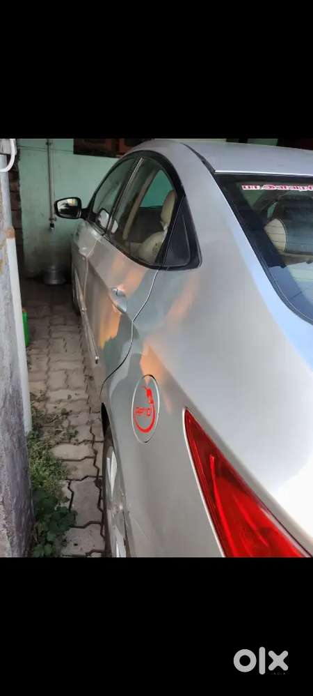 Hyundai Fluidic Verna 2012