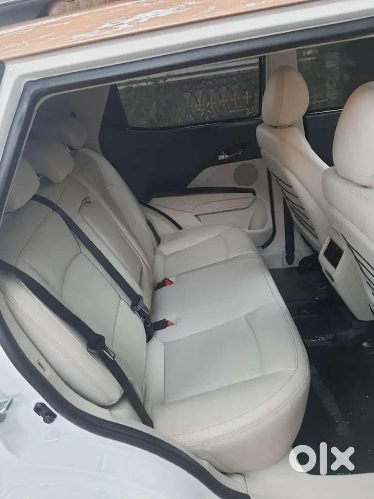 Mahindra Xuv400 El Pro Dual Tone 2024