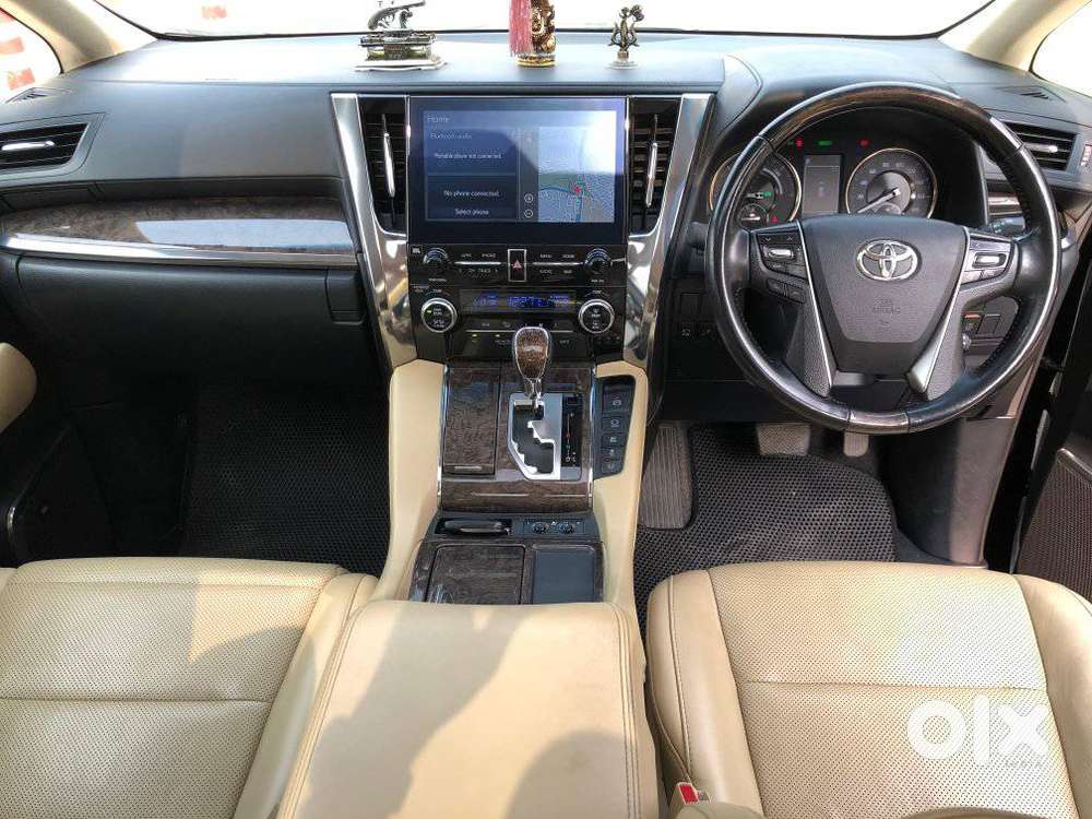 Toyota Vellfire 2.5 Executive Lounge, 2023, Cng & Hybrids