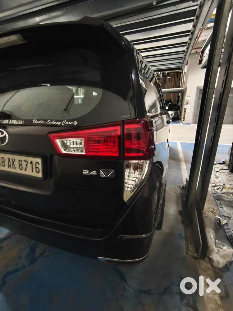 Innova Crysta 2.4 V , Manual