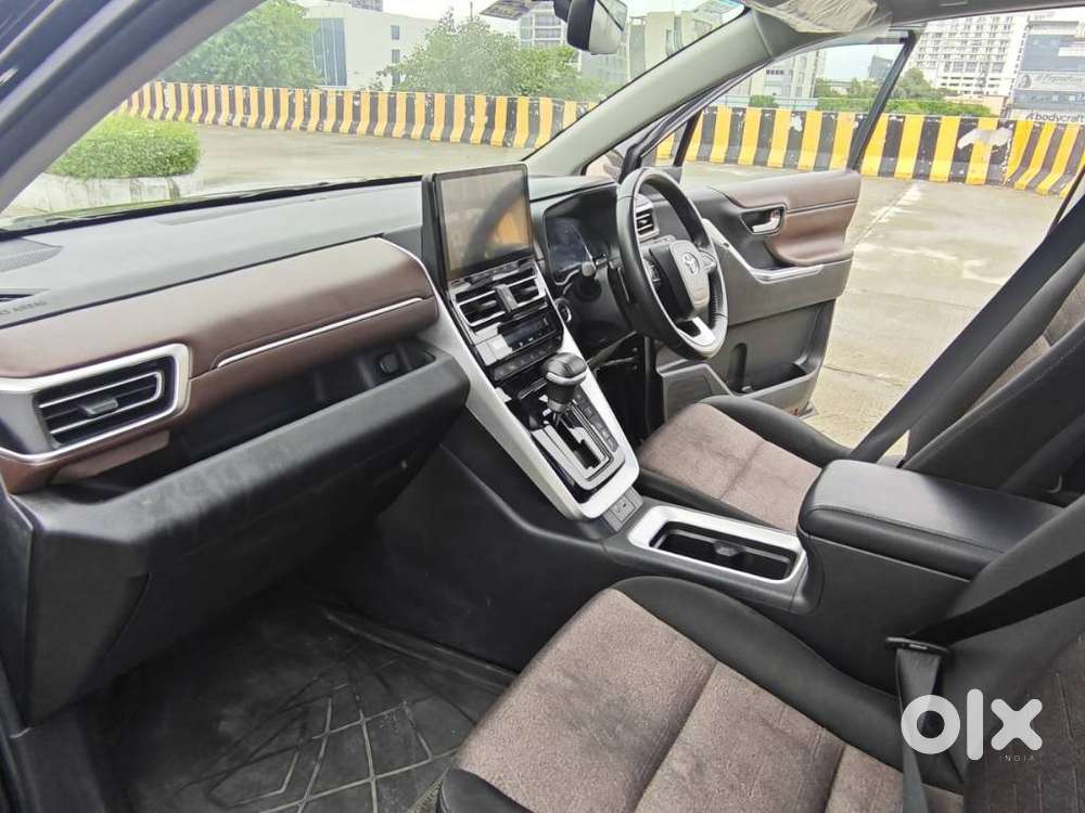 Toyota Innova Hycross 2.0 Vx Hybrid 7 Str, 2025, Cng & Hybrids
