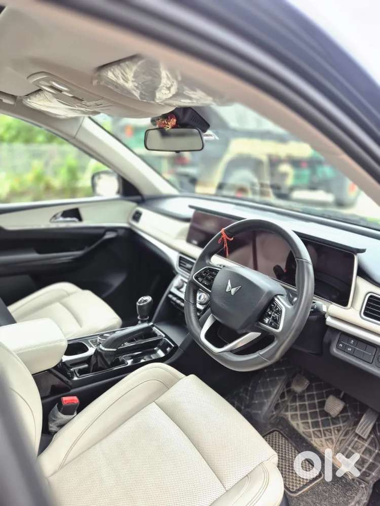 Mahindra Xuv700 2.0 Ax 7 Petrol Mt Str, 2021, Petrol