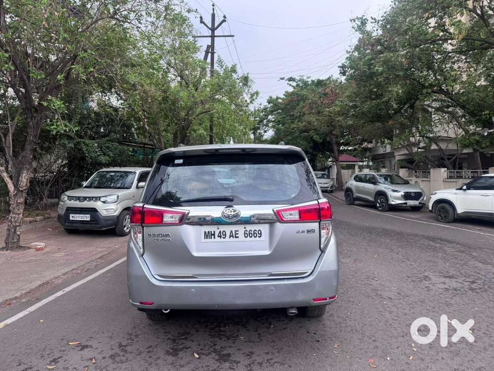 Toyota Innova Crysta 2016 Diesel Well Maintained