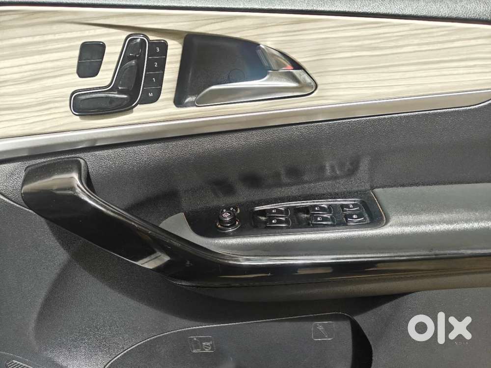 Mahindra Xuv700 2.2 Ax 7 Diesel Mt Str, 2023, Diesel