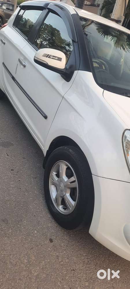 Hyundai I20 Sportz 1.4 Crdi 6 Speed Bs-iv, 2012, Diesel