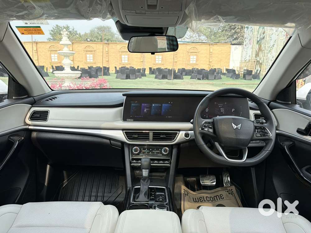 Mahindra Xuv700 2.2 Ax 7 Diesel At Luxury Pack Str Awd, 2024, Diesel