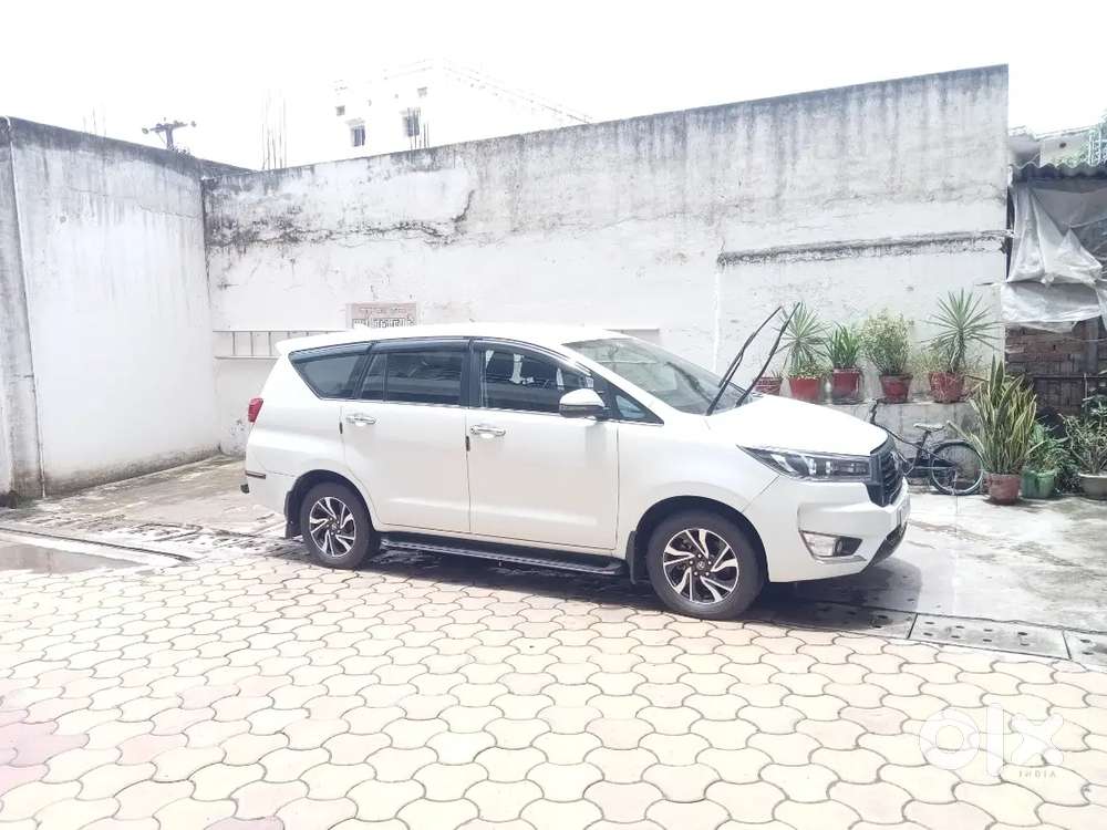 Toyota Innova Crysta 2024