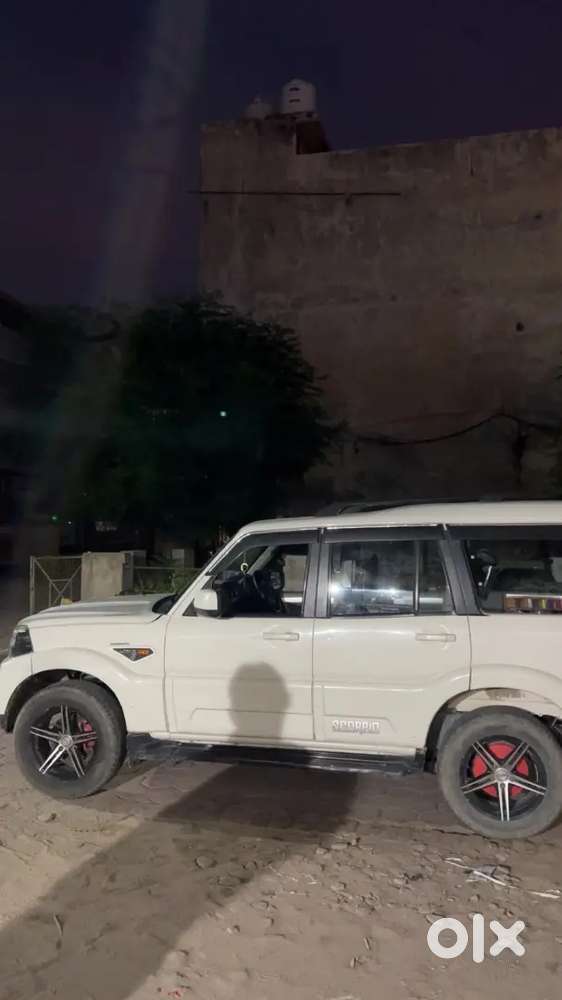 Mahindra Scorpio S10 Diesel 2016