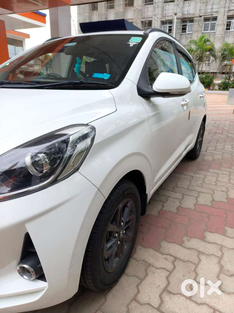 Maruti Suzuki Brezza 1.5 Lxi Smart Hybrid, 2024, Petrol