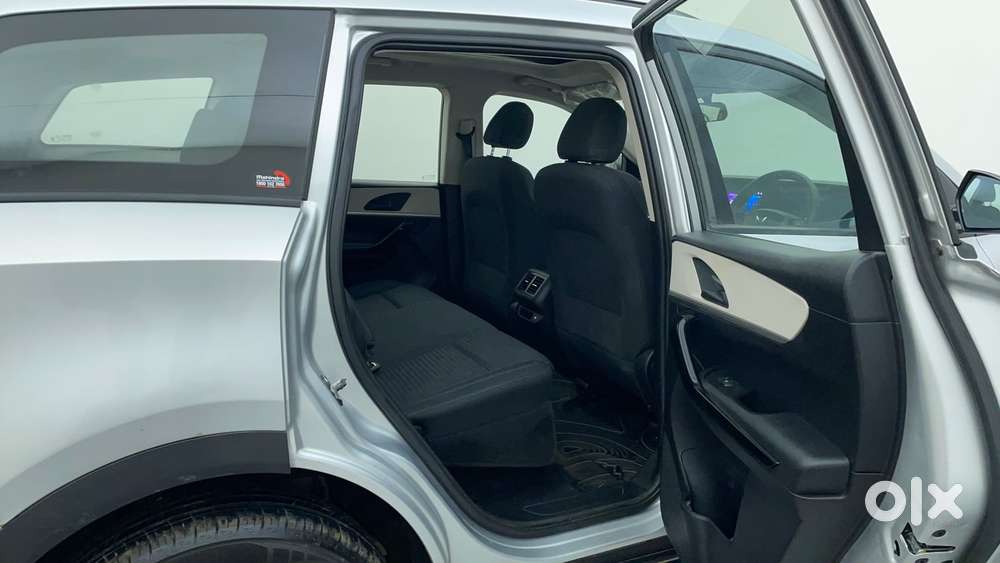 Mahindra Xuv700 2.0 Ax 5 Petrol At Str, 2022, Petrol