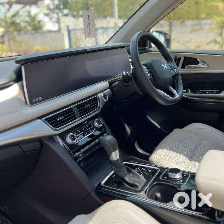 Mahindra Xuv700 2.2 Ax 7 Diesel At Luxury Pack Str, 2025, Diesel