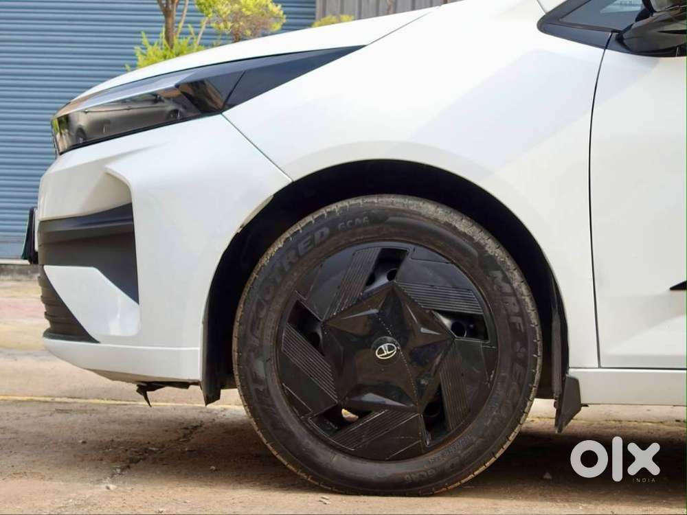 Tata Altroz, 2025, Petrol