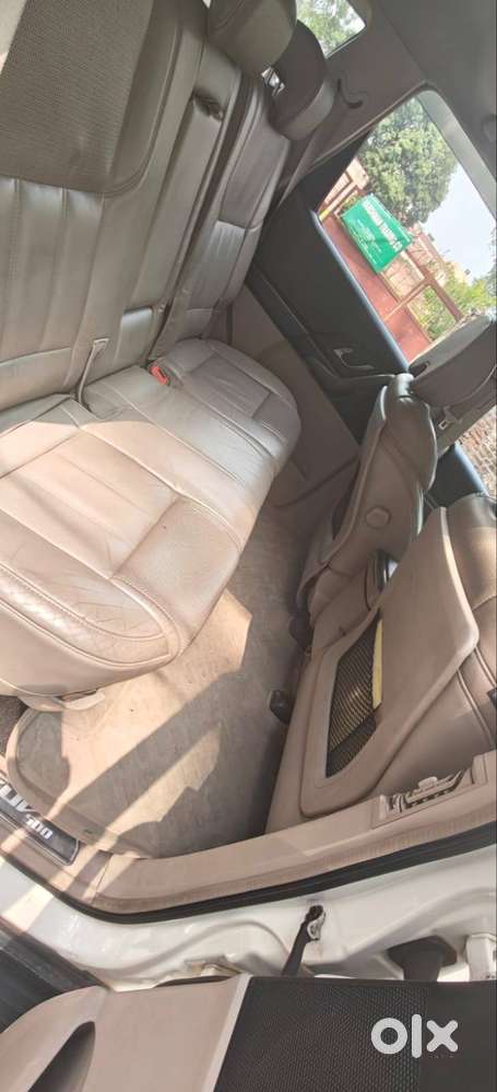 Mahindra Xuv500 W10 2016