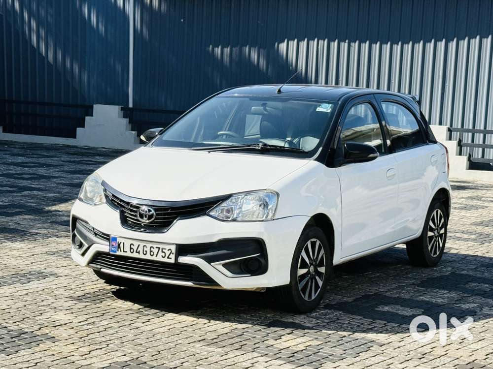 Toyota Etios Liva V Dual Tone, 2018, Petrol