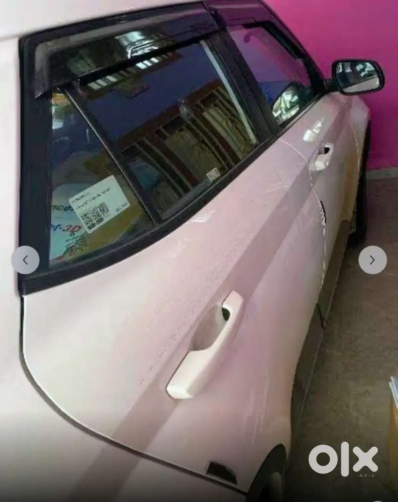 Hyundai Venue 2025 Petrol 6700 Km Driven