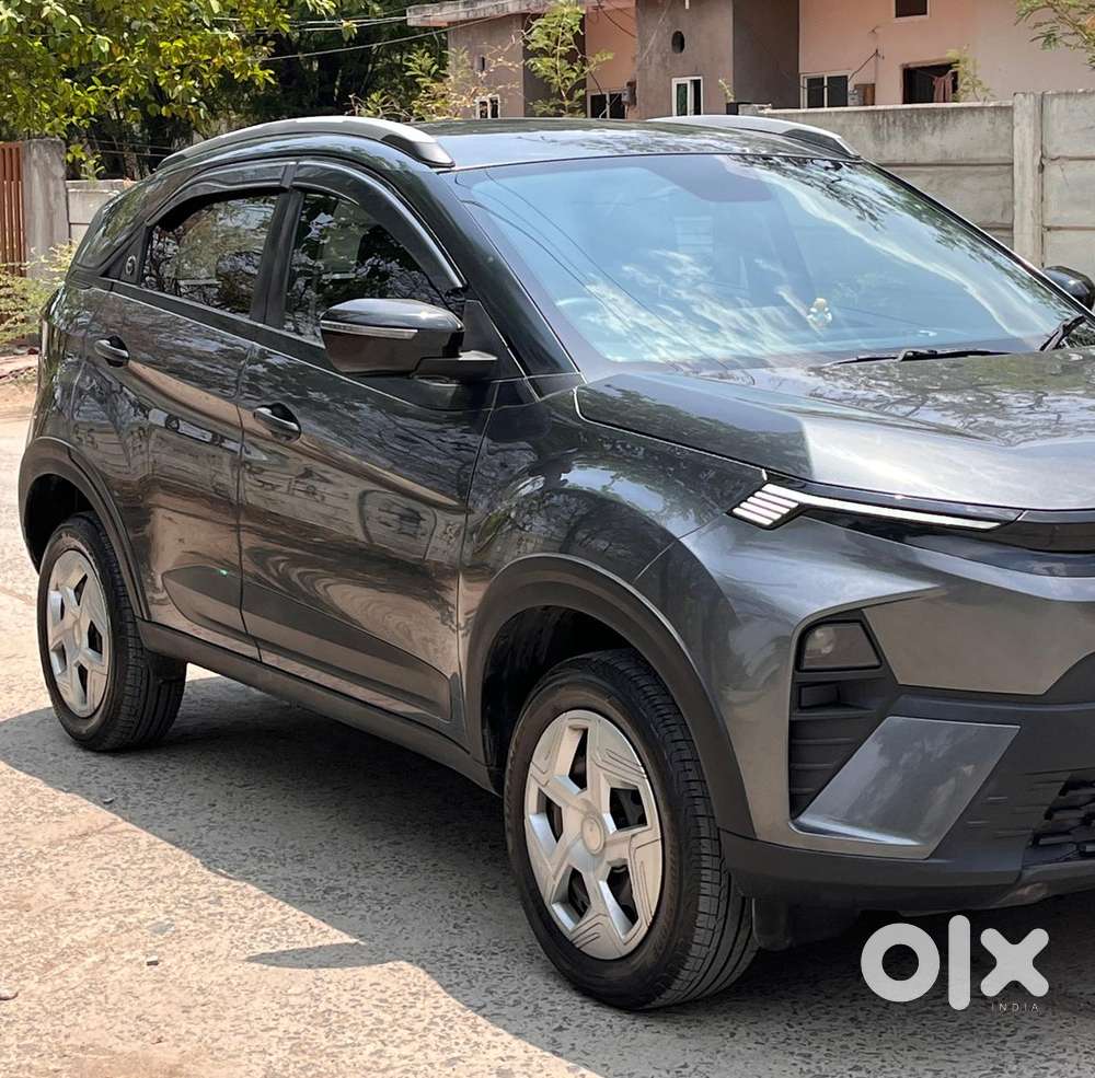 Tata Nexon Pure Plus (s) Petrol Amt, 2024, Petrol