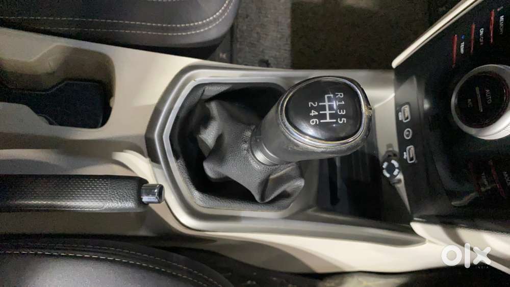 Mahindra Xuv300 W8, 2022, Petrol