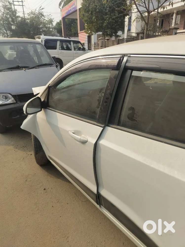 Hyundai Xcent 2016 Petrol Accidented Condition – Urgent Sale