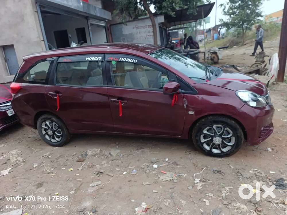 Honda Mobilio 2015 Diesel Well Maintained 25-30ka Mileage