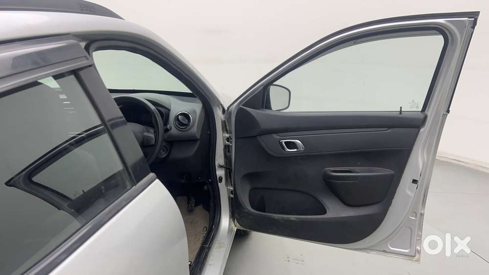 Renault Kwid 2019-ongoing 1.0 Rxt (o), 2018, Petrol