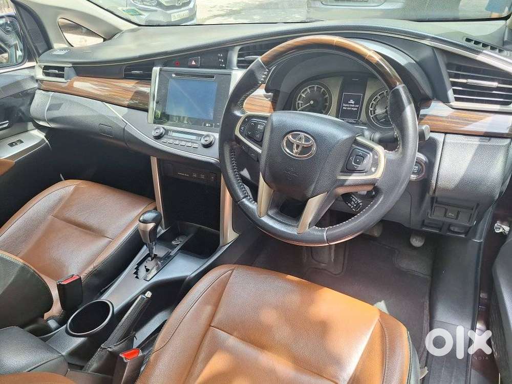 Toyota Innova Crysta 2.8z Automatic, 2016, Petrol
