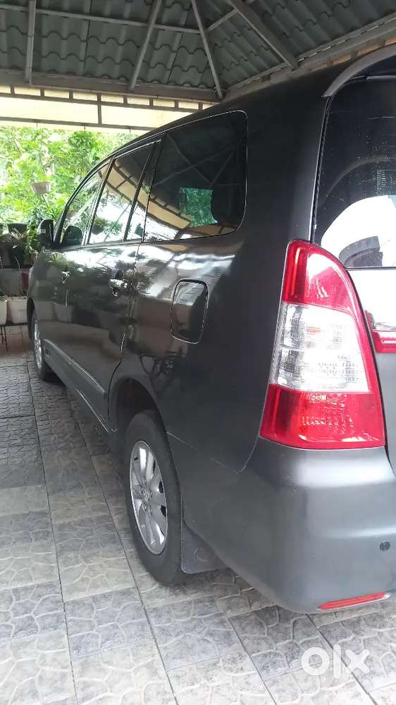 Toyota Innova 2.0 V 2013