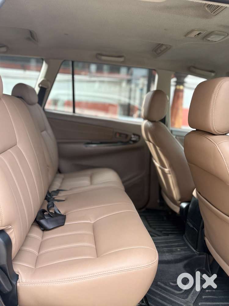 Toyota Innova 2.5 Gx (diesel) 8 Seater Bs Iv, 2015, Diesel