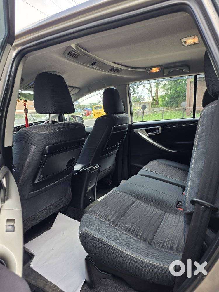 Toyota Innova Crysta 2.4 V 8 Str, 2016, Diesel