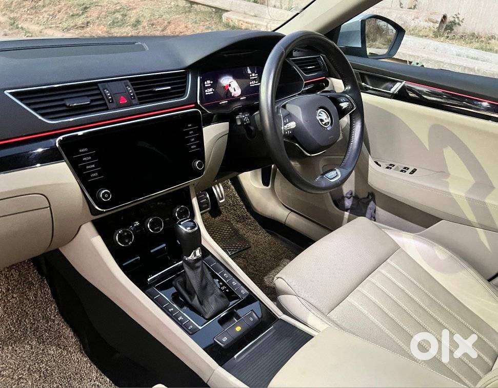 Skoda Superb 2.0 L&k Tsi At, 2023, Petrol