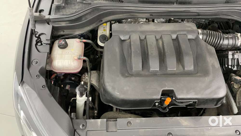 Mahindra Xuv700 2.0 Ax 7 Petrol At Luxury Pack Str, 2025, Petrol