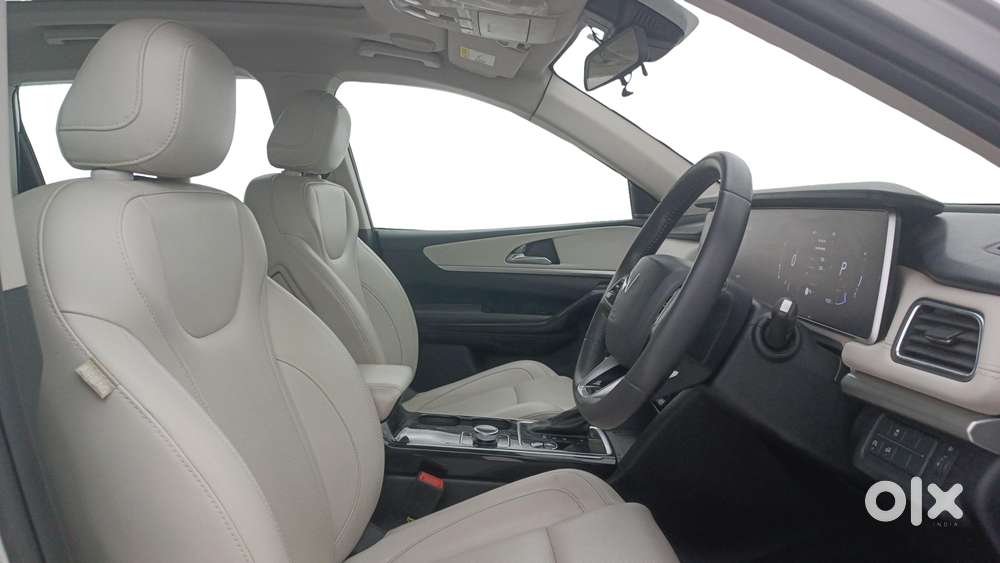 Mahindra Xuv700 2.0 Ax 7 Petrol At Str, 2023, Diesel
