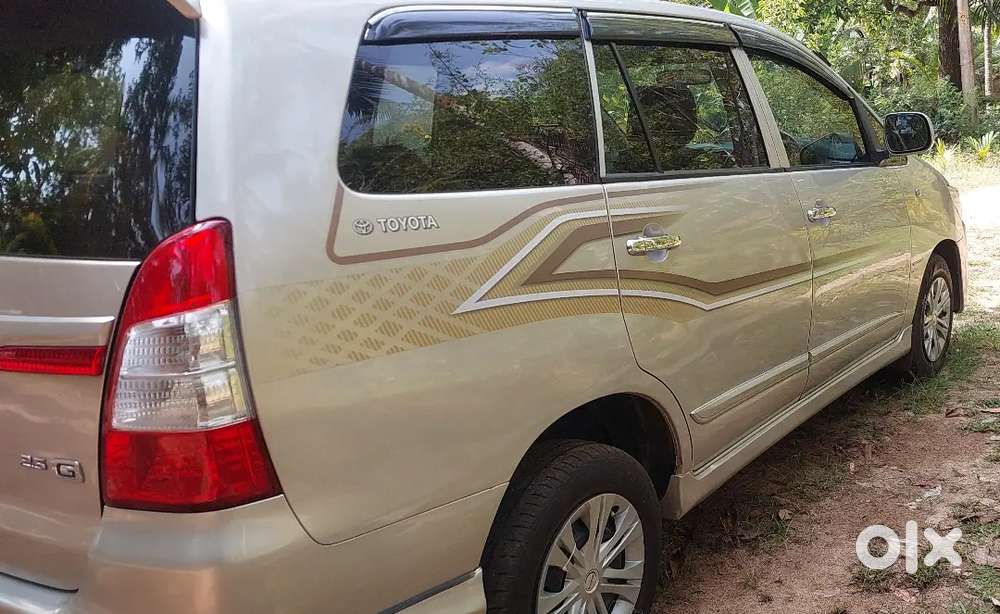 Toyota Innova 2015