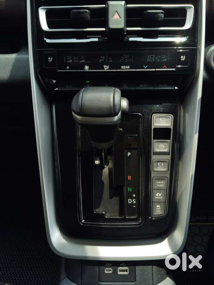 Toyota Innova Hycross 2.0 Zx (o) Hybrid 7 Str, 2025, Petrol