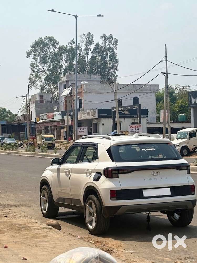 Hyundai Venue Petrol 2024
