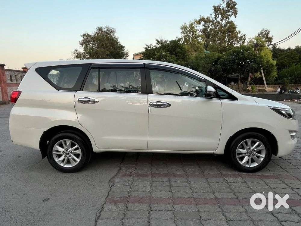 Toyota Innova Crysta 2.7v Mt, 2017, Petrol