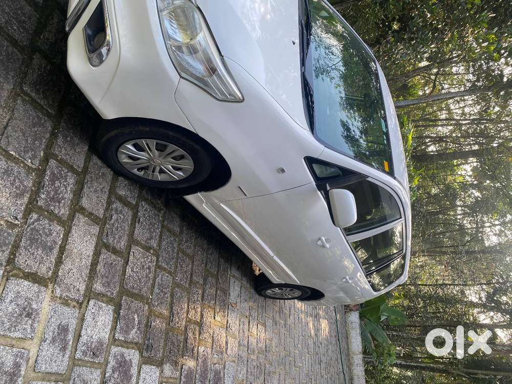 Toyota Innova 2.5 G 2015