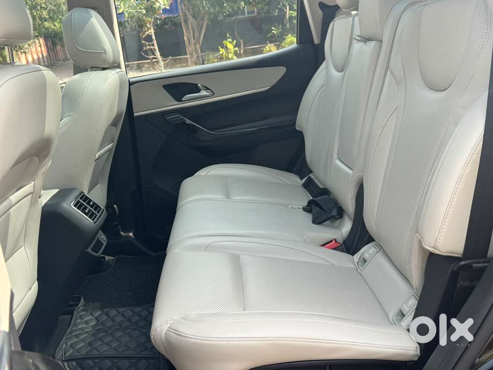Mahindra Xuv700 2.0 Ax 7 Petrol At Luxury Pack Str, 2025, Petrol