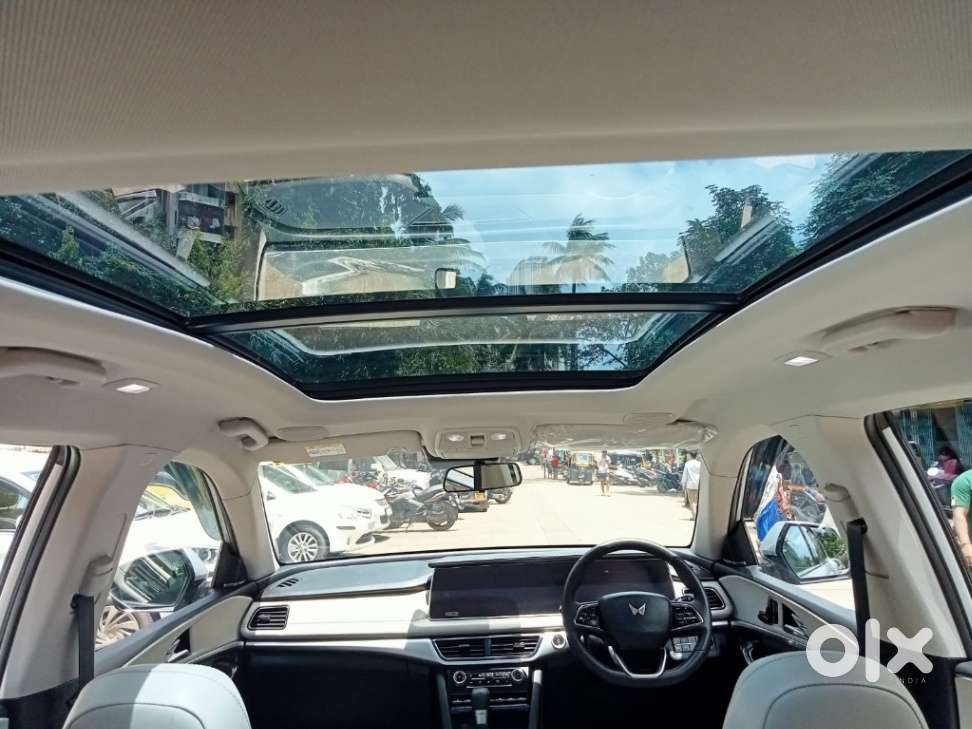 Mahindra Xuv700 2.2 Ax 7 Diesel At Luxury Pack Str, 2025, Diesel