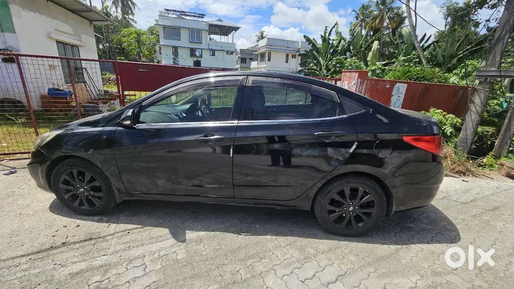 Verna Fluidic 1.6 Sx Thunder Black