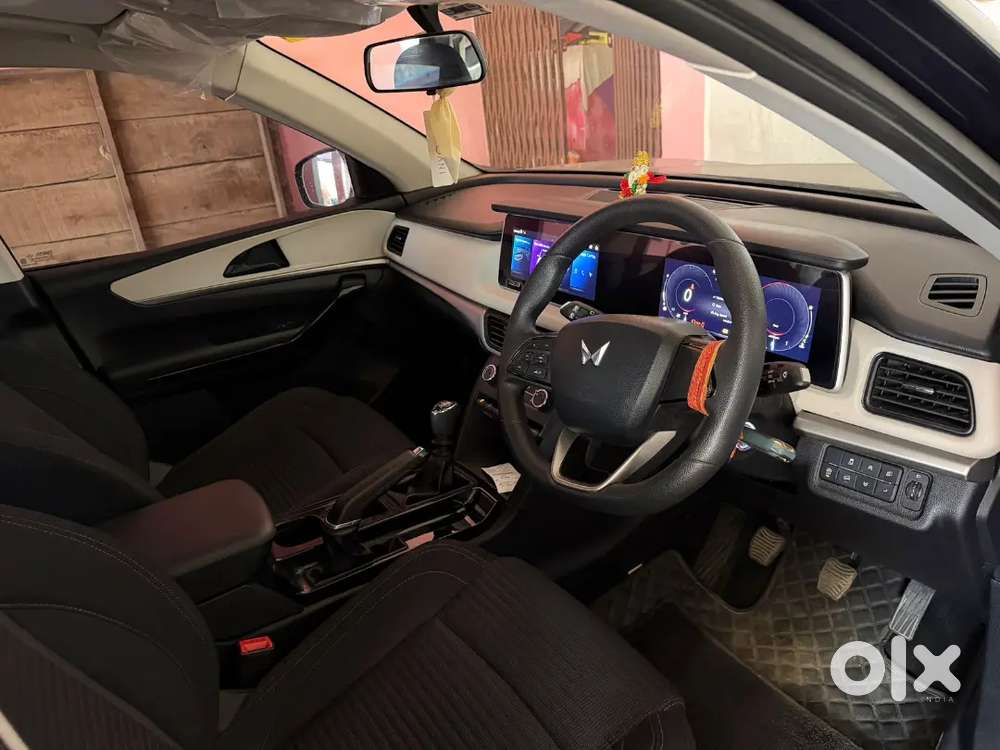 Mahindra Xuv700 2022 Diesel 14620 Km Driven