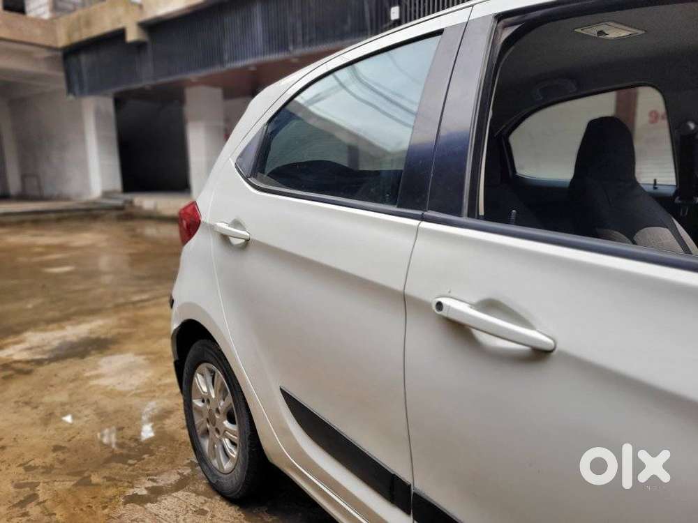 Tata Tiago 1.2 Revotron Xza, 2018, Petrol