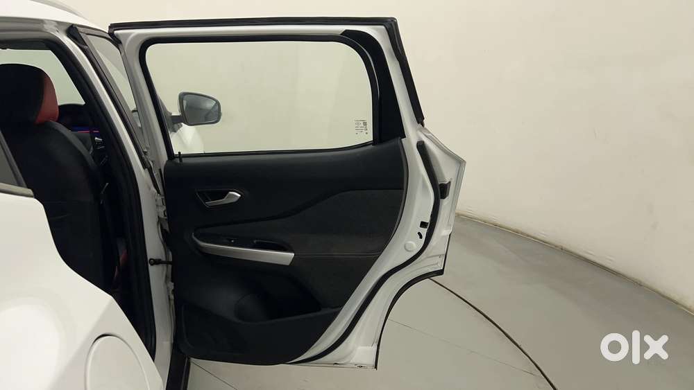 Nissan Magnite 1.0 Xv Premium Turbo Cvt, 2021, Petrol