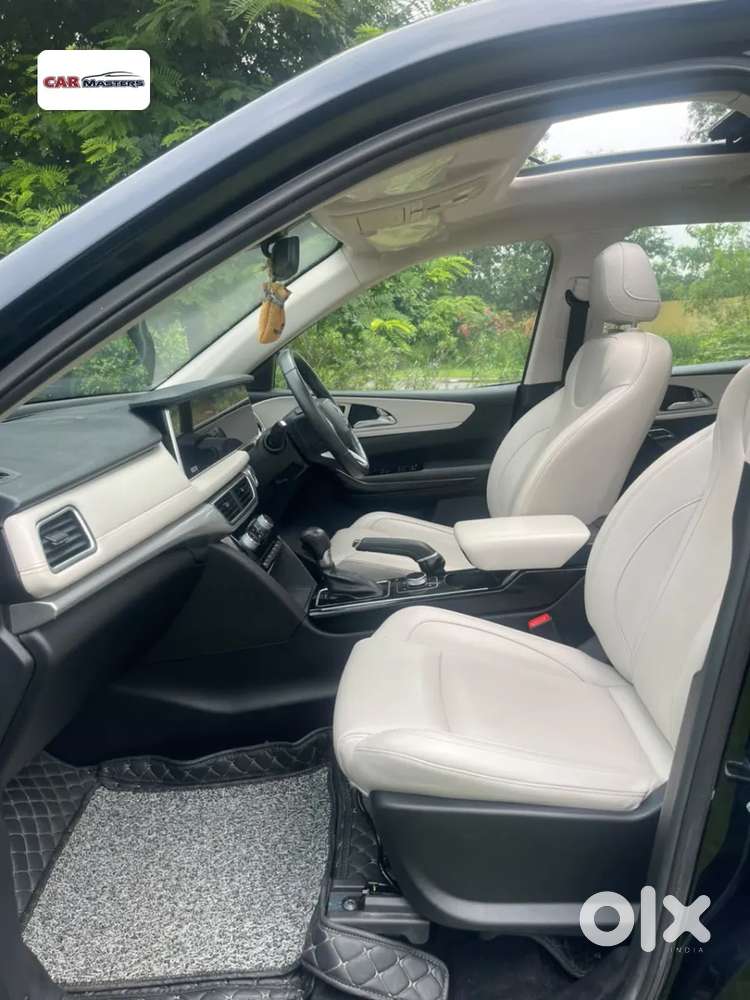 Mahindra Xuv700 2.0 Ax 7 Petrol At Str, 2023, Petrol