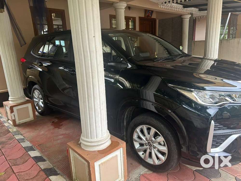 Toyota Innova Hycross 2025 Hybrids Well Maintained