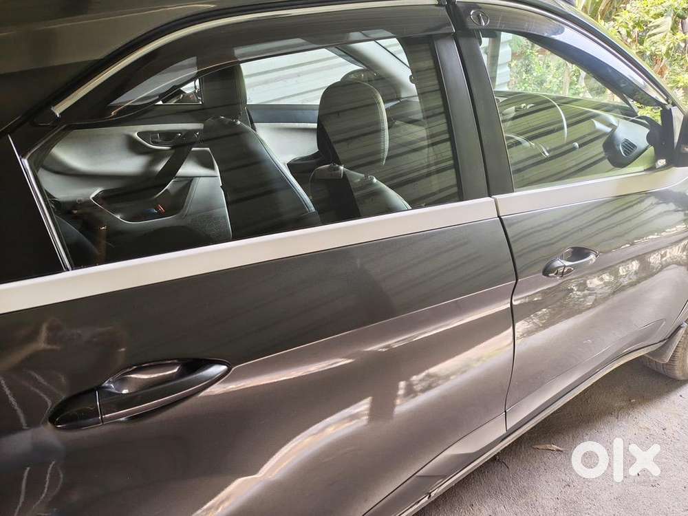 Tata Nexon Xza+ (dec 2022  Petrol  Automatic)