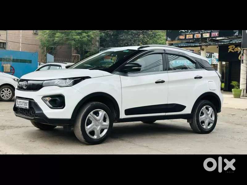 Tata Nexon 1.5 Revotorq Xma Plus (s) Amt, 2022, Petrol