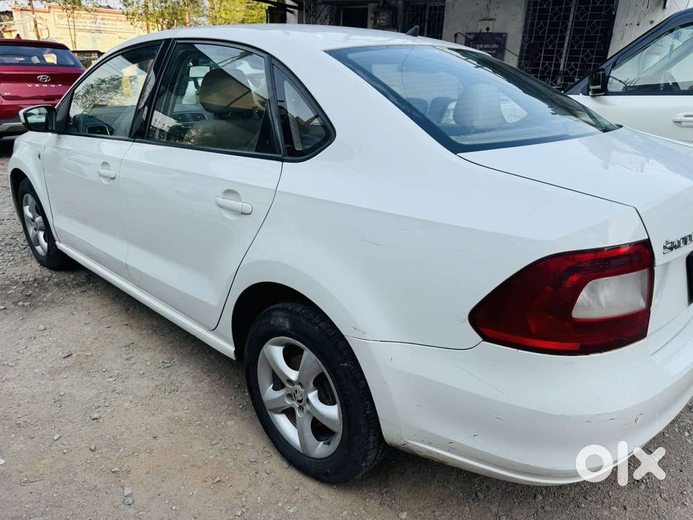 Skoda Rapid 1.6 Mpi Ambition, 2015, Petrol