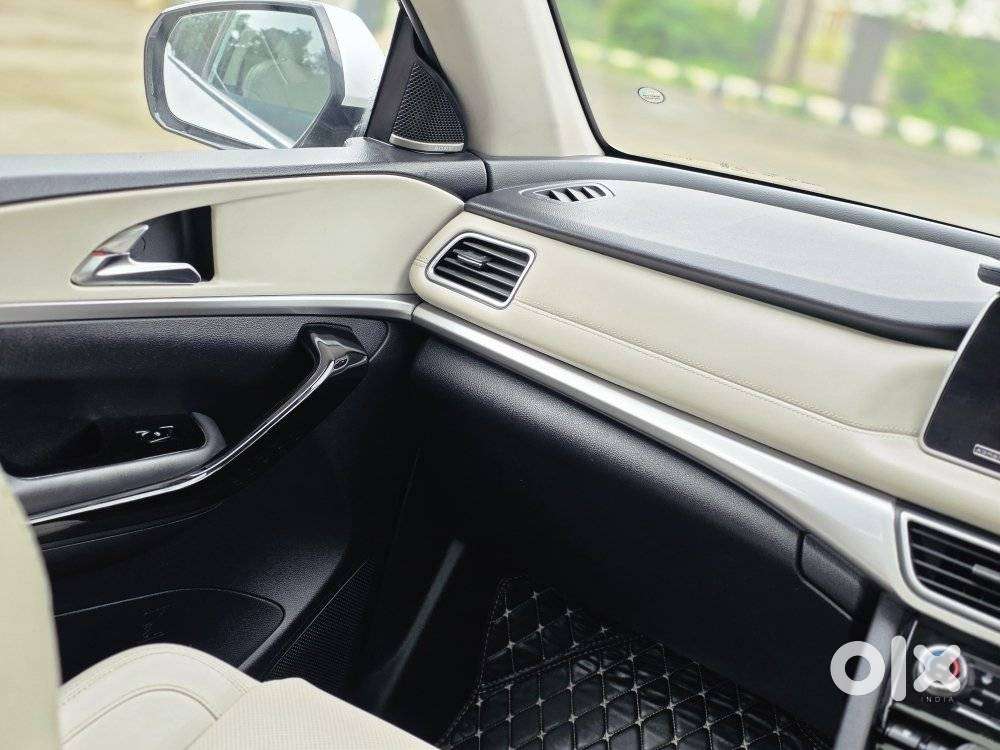 Mahindra Xuv700 2.2 Ax 7 Diesel At Luxury Pack Str, 2023, Diesel