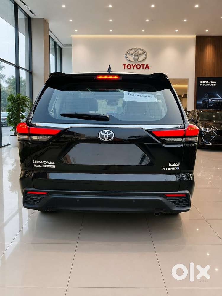 Toyota Innova Hycross 2.0 Zx (o) Hybrid 7 Str, 2025, Petrol